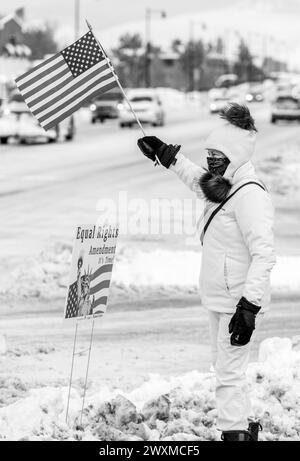 Aktivistin für Frauenwahlrecht an einem Wintertag in Missoula, Montana Stockfoto