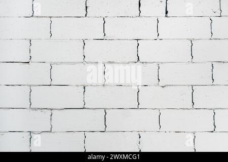 Gebäudewand aus weißen Betonblöcken, Hintergrund für Architektur und Bauindustrie und Kopierraum Stockfoto