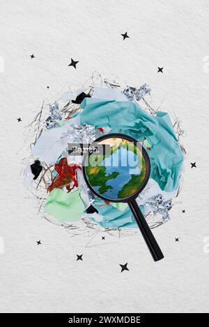 Skizzengrafik Trend Composite 3D Collage Foto von riesigen Müllhaufen statt Planeten Erde Öko Global Problem Lupe zeigt Stück Stockfoto