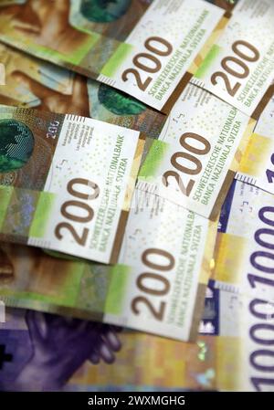 Geldnoten in Schweizer Franken SFr. Symbolbild. Hochkant. Geldnoten in Schweizer Franken SFr. Symbolbild. Zürich Zürich Schweiz *** Banknoten in Schweizer Franken SFr Symbol Bild aufrecht Banknoten in Schweizer Franken SFr Symbol Bild Zürich Schweiz Stockfoto