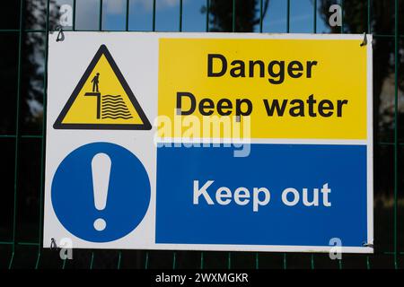 Datchet, Berkshire, Großbritannien. April 2024. Die Thames Water Raw Water Intake in Datchet, Berkshire. Die Zukunft für Thames Water ist unbekannt, da die Aktionäre sich weigerten, dem Unternehmen weitere Gelder zu geben. Es ist möglich, dass das Unternehmen in eine Sonderverwaltung übergeht oder renationalisiert wird. Quelle: Maureen McLean/Alamy Live News Stockfoto