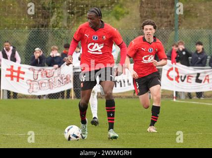 Rennes, Frankreich. 31. März 2024. Norman Mukiele und Isa Habri von Stade Rennais während des Gambardella Cup, Viertelfinalspiels zwischen Stade Rennais und Olympique de Marseille am 31. März 2024 im Stadion La Piverdière Nord in Rennes, Frankreich - Foto Laurent Lairys/DPPI Credit: DPPI Media/Alamy Live News Stockfoto