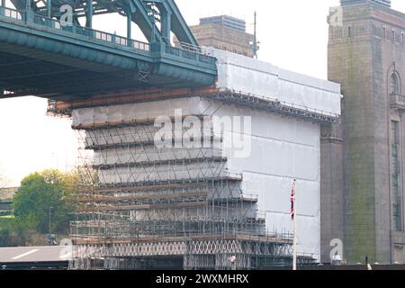 Newcastle upon Tyne UK: 31. März 2024: Scafollding on the Tyne Bridge for Restauration Project Stockfoto