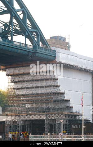 Newcastle upon Tyne UK: 31. März 2024: Scafollding on the Tyne Bridge for Restauration Project Stockfoto