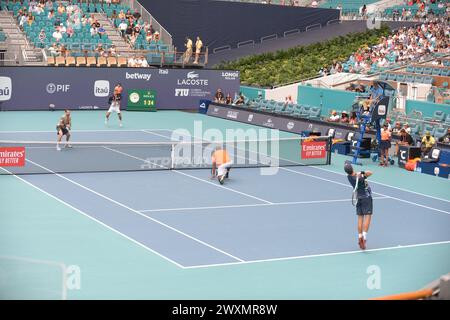 MIAMI GARDENS, FLORIDA - MÄRZ 30: Rohan Bopanna (Indien) und Matthew Ebden (Australien) gegen Ivan Dodig (Kroatien) und Austin Krajicek (USA) während des Miami Open Day 2024 15 Women Championship Finals von Itaú im Hard Rock Stadium am 30. März 2024 in Miami Gardens, Florida. (Foto: JL/SIPA USA) Stockfoto