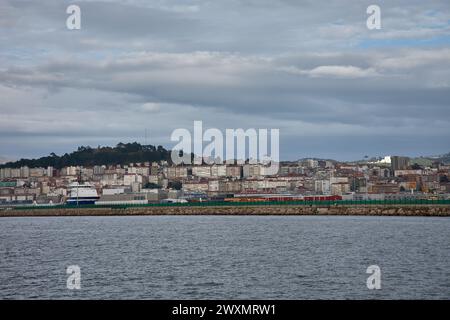 Die Promenade des Münchens Bouzas, die neuen Gebäude des bevölkerungsreichen Viertels Bouzas, Monte del Castro in der Stadt Vigo, Galicien, Spanien Stockfoto