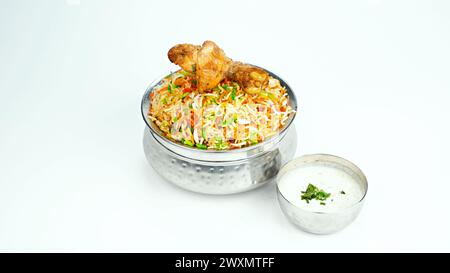 Hühnchen Biryani, Nicht-Veg Gericht, Foto Im Weißen Hintergrund, Pune, Maharashtra, Indien Stockfoto