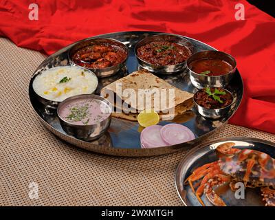 Krabben-Thali, Nicht-Vegetarische Gerichte, Lebensmittelfotografie, Pune, Maharashtra, Indien.ARW Stockfoto