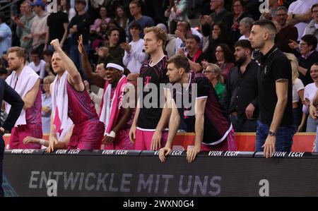 Bonn, Deutschland. 30. März 2024. Schlussjubel Bonn, Telekom Baskets Bonn vs. Rasta Vechta, easyCredit BBL, 25. Spieltag, Bonn, 30.03.2024. Quelle: Jürgen Schwarz/Alamy Live News Stockfoto