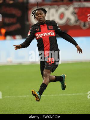 Leverkusen, Deutschland. 30. März 2024. Jeremie Frimpong (Bayer), Leverkusen, Deutschland, 30.03.2024, 1. Bundesliga, 27. Spieltag, Bayer 04 Leverkusen - TSG Hoffenheim. DFL-VORSCHRIFTEN VERBIETEN DIE VERWENDUNG VON FOTOS ALS BILDSEQUENZEN UND LIVE NEWS Stockfoto