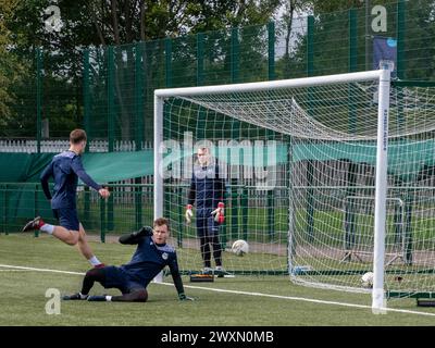 Motherwell Scotland, Großbritannien. 5. September 2020: Schottischer halbprofessioneller Fußballverein Caledonian Braves, Training im Alliance Park. Stockfoto