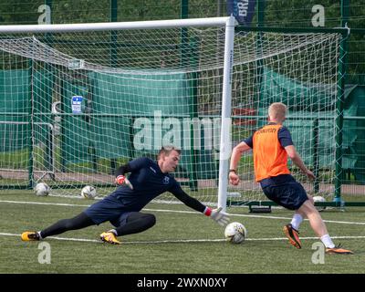 Motherwell Scotland, Großbritannien. 5. September 2020: Schottischer halbprofessioneller Fußballverein Caledonian Braves, Training im Alliance Park. Stockfoto