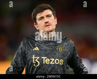 London, Großbritannien. 30. März 2024. 30. März 2024 - Brentford gegen Manchester United - Premier League - GTECH Community Stadium. Harry Maguire von Manchester United im Kampf gegen Brentford. Bildnachweis: Mark Pain/Alamy Live News Stockfoto