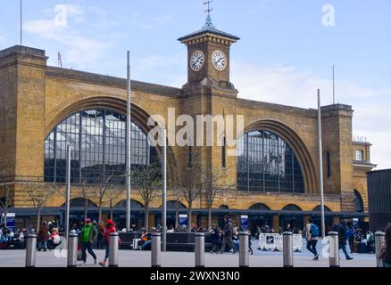 London, Großbritannien. April 2024. Außenansicht des Bahnhofs King's Cross. Quelle: Vuk Valcic / Alamy Stockfoto