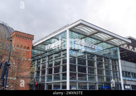 London, Großbritannien. April 2024. Außenansicht des internationalen Bahnhofs St. Pancras. Quelle: Vuk Valcic / Alamy Stockfoto