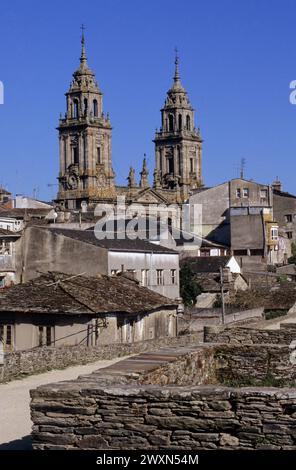 Altstadt und Kathedrale im Hintergrund, Lugo, Galicien Spanien Stockfoto