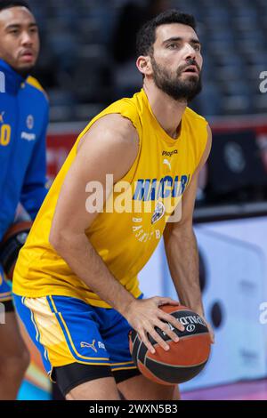 Belgrad, Serbien, 14. März 2023. Rafi Menco von Maccabi Playtika Tel Aviv wärmt sich während des Spiels der Turkish Airlines EuroLeague 2023/2024, Runde 29 zwischen Crvena Zvezda Meridianbet Belgrad und Maccabi Playtika Tel Aviv in der Aleksandar Nikolic Hall in Belgrad auf. März 2023. Quelle: Nikola Krstic/Alamy Stockfoto
