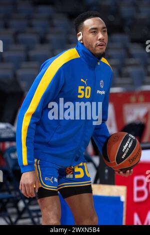 Belgrad, Serbien, 14. März 2023. Bonzie Colson von Maccabi Playtika Tel Aviv wärmt sich während des Spiels der Turkish Airlines EuroLeague 2023/2024 in der 29. Runde zwischen Crvena Zvezda Meridianbet Belgrad und Maccabi Playtika Tel Aviv in der Aleksandar Nikolic Hall in Belgrad auf. März 2023. Quelle: Nikola Krstic/Alamy Stockfoto