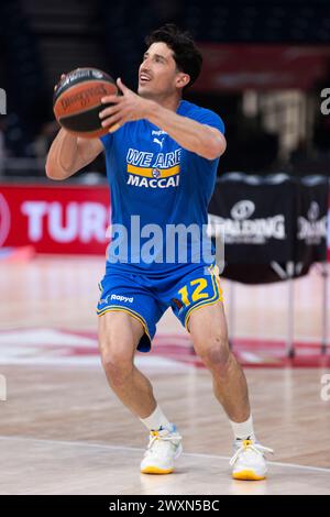 Belgrad, Serbien, 14. März 2023. John Dibartolomeo von Maccabi Playtika Tel Aviv wärmt sich während des Spiels der Turkish Airlines EuroLeague 2023/2024 in der 29. Runde zwischen Crvena Zvezda Meridianbet Belgrad und Maccabi Playtika Tel Aviv in der Aleksandar Nikolic Hall in Belgrad auf. März 2023. Quelle: Nikola Krstic/Alamy Stockfoto