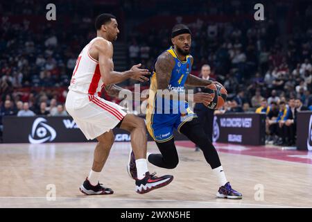 Belgrad, Serbien, 14. März 2023. Lorenzo Brown von Maccabi Playtika Tel Aviv im Einsatz während des Spiels 2023/2024 Turkish Airlines EuroLeague, Runde 29 zwischen Crvena Zvezda Meridianbet Belgrad und Maccabi Playtika Tel Aviv in der Aleksandar Nikolic Hall in Belgrad, Serbien. März 2023. Quelle: Nikola Krstic/Alamy Stockfoto