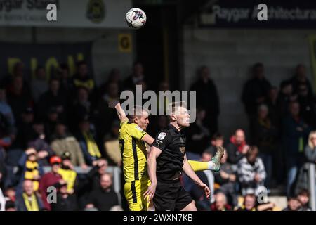 Burton Upon Trent, Großbritannien. April 2024. Sam Cosgrove aus Barnsley und Tom Hamer aus Burton Albion kämpfen um den Ball während des Sky Bet League 1 Spiels Burton Albion gegen Barnsley im Pirelli Stadium, Burton upon Trent, Großbritannien, 1. April 2024 (Foto: Mark Cosgrove/News Images) in Burton upon Trent, Großbritannien am 1. April 2024. (Foto: Mark Cosgrove/News Images/SIPA USA) Credit: SIPA USA/Alamy Live News Stockfoto