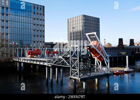 Glasgow Schottland: 12. Februar 2024: Außenansicht des City of Glasgow College an sonnigem Tag Stockfoto
