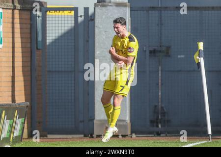 Burton Upon Trent, Großbritannien. April 2024. Joe Powell aus Burton Albion feiert sein Ziel, es 1-0 während des Spiels Burton Albion gegen Barnsley im Pirelli Stadium, Burton upon Trent, Großbritannien, 1. April 2024 (Foto: Alfie Cosgrove/News Images) in Burton upon Trent, Großbritannien am 1. April 2024 zu erreichen. (Foto: Alfie Cosgrove/News Images/SIPA USA) Credit: SIPA USA/Alamy Live News Stockfoto