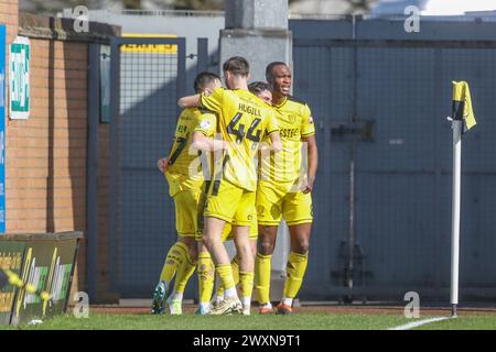 Burton Upon Trent, Großbritannien. April 2024. Joe Powell aus Burton Albion feiert sein Ziel, es 1-0 während des Spiels Burton Albion gegen Barnsley im Pirelli Stadium, Burton upon Trent, Großbritannien, 1. April 2024 (Foto: Alfie Cosgrove/News Images) in Burton upon Trent, Großbritannien am 1. April 2024 zu erreichen. (Foto: Alfie Cosgrove/News Images/SIPA USA) Credit: SIPA USA/Alamy Live News Stockfoto