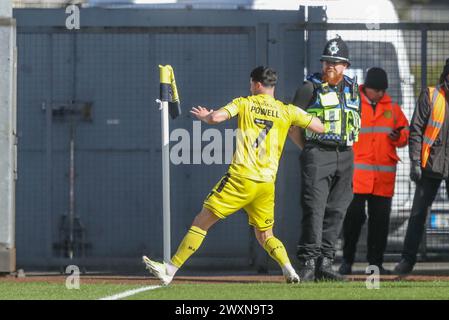 Burton Upon Trent, Großbritannien. April 2024. Joe Powell aus Burton Albion feiert sein Ziel, es 1-0 während des Spiels Burton Albion gegen Barnsley im Pirelli Stadium, Burton upon Trent, Großbritannien, 1. April 2024 (Foto: Alfie Cosgrove/News Images) in Burton upon Trent, Großbritannien am 1. April 2024 zu erreichen. (Foto: Alfie Cosgrove/News Images/SIPA USA) Credit: SIPA USA/Alamy Live News Stockfoto