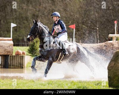 Holly Richardson aus Großbritannien mit Bally Louis während des CCI4*-S Grantham Cup Cross Country beim Thoresby Park International Eventing Spring Carnival am 30. März 2024, Thoresby Park, Vereinigtes Königreich (Foto: Maxime David - MXIMD Pictures) Stockfoto