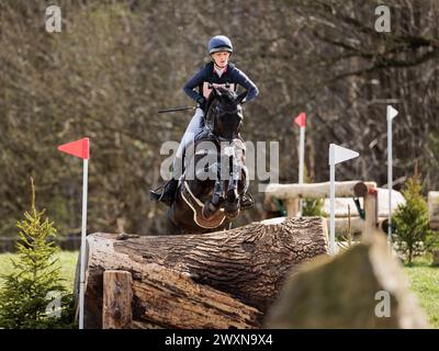Holly Richardson aus Großbritannien mit Bally Louis während des CCI4*-S Grantham Cup Cross Country beim Thoresby Park International Eventing Spring Carnival am 30. März 2024, Thoresby Park, Vereinigtes Königreich (Foto: Maxime David - MXIMD Pictures) Stockfoto