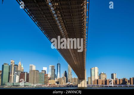 Blick vom Dumbo Park im New Yorker Stadtteil Brooklyn, Blick auf Brooklyn Bridge und Manhattan. Stockfoto