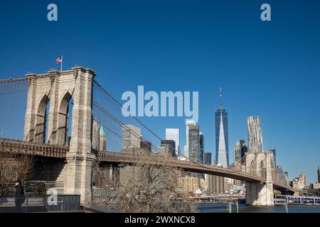 Blick vom Dumbo Park im New Yorker Stadtteil Brooklyn, Blick auf Brooklyn Bridge und Manhattan. Stockfoto