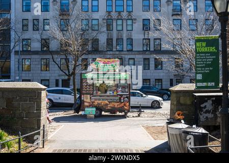 Nathans berühmter Straßenverkäufer, der New Yorker Aromen verkauft Stockfoto