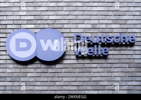 Firmengebäude Deutsche Welle, DW-Fernsehen, Rundfunk Bundesrepublik Deutschland, Fernsehen und Radio, zuverlässige und informative Rundfunksendungen Stockfoto