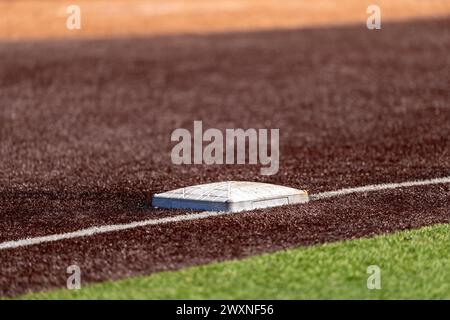 Blick auf High School oder College Kunstrasen Softballfeld dritte Basis. Stockfoto