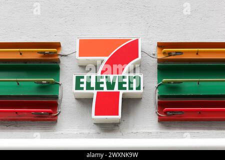 Odense, Dänemark - 4. April 2018: 7-Eleven Logo an einer Wand. 7-Eleven ist eine internationale Lebensmittelkette Stockfoto