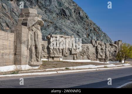 Reliefs aus der Sowjetzeit im Kirow-Reservoir, 1975, Region Talas, Kirgisistan Stockfoto