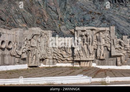 Reliefs aus der Sowjetzeit im Kirow-Reservoir, 1975, Region Talas, Kirgisistan Stockfoto