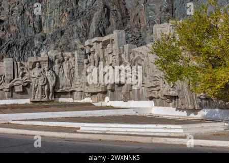 Reliefs aus der Sowjetzeit im Kirow-Reservoir, 1975, Region Talas, Kirgisistan Stockfoto