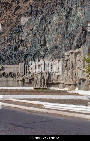 Reliefs aus der Sowjetzeit im Kirow-Reservoir, 1975, Region Talas, Kirgisistan Stockfoto