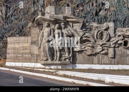 Reliefs aus der Sowjetzeit im Kirow-Reservoir, 1975, Region Talas, Kirgisistan Stockfoto