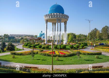 TASCHKENT, USBEKISTAN - 4. SEPTEMBER 2022: Vormittag auf dem Territorium des Gedenkkomplexes "zum Gedenken an die Opfer der Repression". Taschkent, Usbekistan Stockfoto