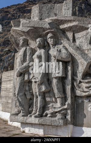 Reliefs aus der Sowjetzeit im Kirow-Reservoir, 1975, Region Talas, Kirgisistan Stockfoto