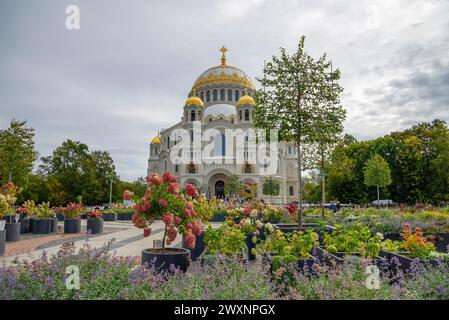 KRONSTADT, RUSSLAND - 16. SEPTEMBER 2023: Umspanngarten in St. Nikolaus-Kathedrale. Kronstadt, Russland Stockfoto