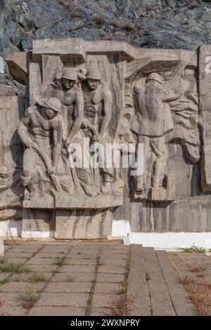 Reliefs aus der Sowjetzeit im Kirow-Reservoir, 1975, Region Talas, Kirgisistan Stockfoto