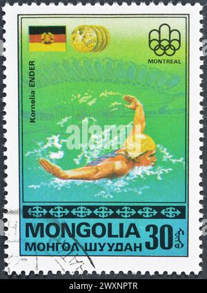 Von der Mongolei gedruckte Briefmarke, die Kornelia Ender, Medaillengewinnerin, Olympische Sommerspiele 1976 - Montreal, um 1976 zeigt. Stockfoto