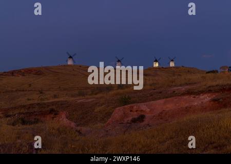 Windmühlen in der Nähe von Alcazar de San Juan, Toledo, Castilla La Mancha, Spanien Stockfoto