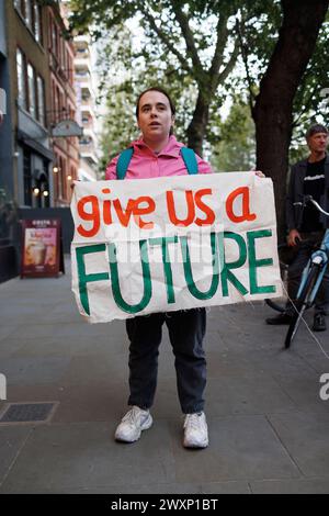 Oktober 2023. Labour Party HQ, Blackfriars Bridge Road, London, Großbritannien. Kampagnengruppe Green New Deal steigende Nachfrage Labour verpflichtet sich zu einem mutigen Green New Deal. Stockfoto