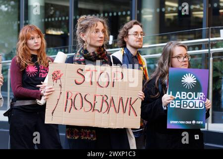 Oktober 2023. Labour Party HQ, Blackfriars Bridge Road, London, Großbritannien. Kampagnengruppe Green New Deal steigende Nachfrage Labour verpflichtet sich zu einem mutigen Green New Deal. Stockfoto